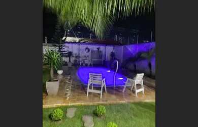 Imagem: A casa possui 2 Dormitórios, 3 Banheiros, 5 Vagas na garagem