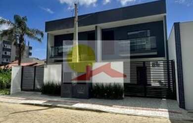 Imagem: A casa possui 3 Dormitórios, 3 Banheiros, 2 Vagas na garagem