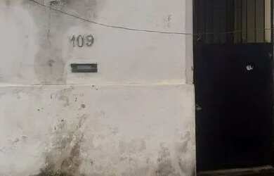 Imagem: A casa possui 5 Dormitórios, 1 Banheiro, 1 Vaga na garagem