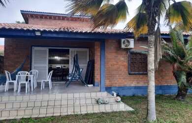 Imagem: A casa possui 4 Dormitórios, 4 Vagas na garagem e está localizado