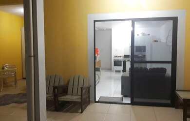 Imagem: A casa em condomínio possui 3 Dormitórios, 2 Banheiros, 1
