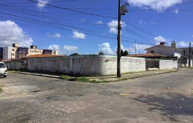 Imagem: O terreno possui 1.700m² de Área e está localizado em Estados