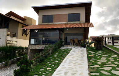 Imagem: A casa em condomínio possui 4 Dormitórios, 4 Banheiros, 3