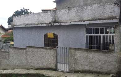 Imagem: A casa possui 2 Dormitórios, 1 Banheiro, 2 Vagas na garagem