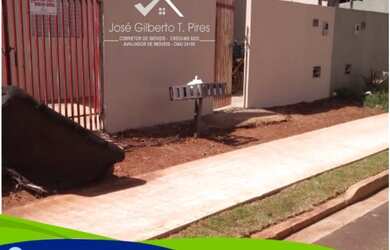 Imagem: A casa possui 2 Dormitórios, 1 Banheiro e 2 Vagas na garagem