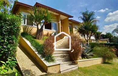 Imagem: A casa em condomínio possui 4 Dormitórios, 5 Banheiros, 5