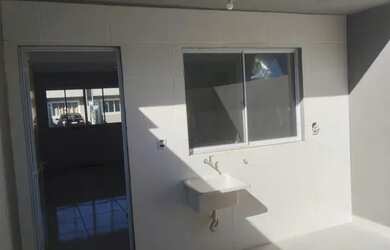 Imagem: A casa possui 3 Dormitórios, 1 Banheiro, 1 Vaga na garagem