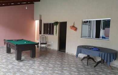 Imagem: A casa possui 4 Dormitórios, 5 Vagas na garagem e está localizado