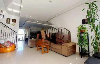 Imagem: A casa possui 3 Dormitórios, 3 Banheiros, 1 Vaga na garagem