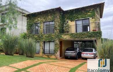 Imagem: A casa em condomínio possui 4 Dormitórios, 5 Banheiros, 2