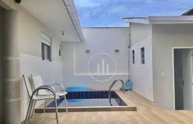 Imagem: A casa possui 2 Dormitórios, 2 Banheiros, 2 Vagas na garagem