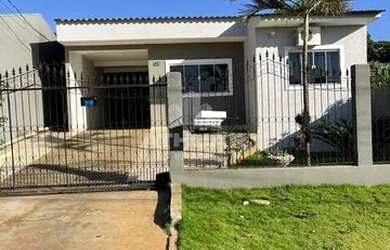 Imagem: A casa possui 2 Dormitórios, 2 Banheiros, 3 Vagas na garagem