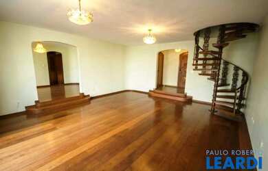 Imagem: O apartamento na cobertura possui 4 Dormitórios, 5 Banheiros