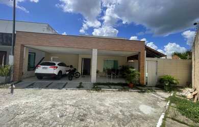 Imagem: A casa em condomínio possui 3 Dormitórios, 1 Banheiro, 2 Vagas