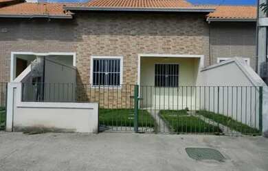 Imagem: A casa possui 3 Dormitórios, 2 Banheiros, 1 Vaga na garagem