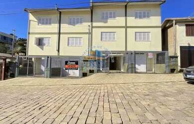 Imagem: A casa possui 2 Dormitórios, 2 Banheiros, 2 Vagas na garagem