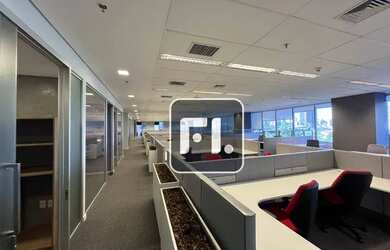 Imagem: O depósito possui 5 Vagas na garagem, 796m² de Área e está