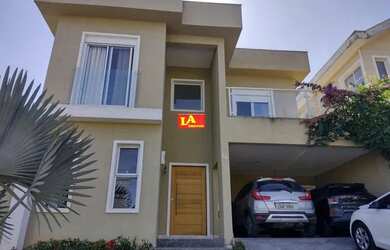 Imagem: A casa possui 3 Dormitórios, 5 Banheiros, 4 Vagas na garagem