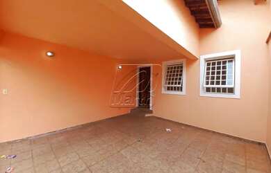 Imagem: A casa possui 2 Dormitórios, 1 Banheiro, 2 Vagas na garagem