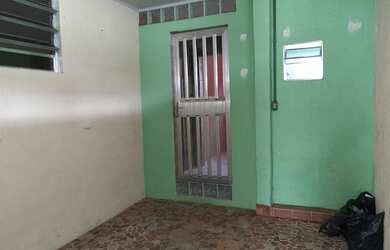 Imagem: A casa possui 2 Dormitórios e 1 Banheiro e está localizado