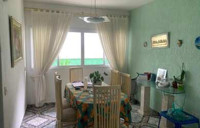 Imagem: A casa possui 3 Dormitórios, 3 Banheiros, 5 Vagas na garagem