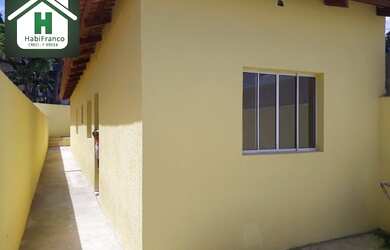 Imagem: A casa possui 2 Dormitórios, 1 Banheiro, 1 Vaga na garagem