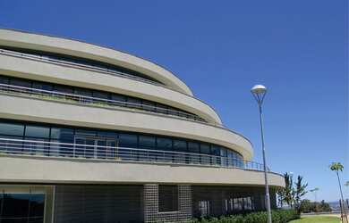 Imagem: O depósito possui 4 Vagas na garagem e 261m² de Área e está