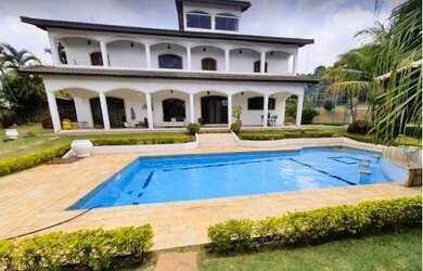 Imagem: A casa possui 5 Dormitórios, 5 Banheiros, 5 Vagas na garagem