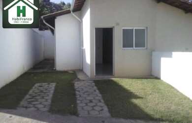 Imagem: A casa possui 2 Dormitórios, 1 Banheiro, 2 Vagas na garagem