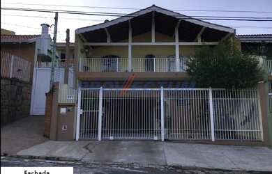 Imagem: A casa possui 3 Dormitórios, 4 Banheiros, 4 Vagas na garagem