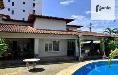 Imagem: A casa possui 4 Dormitórios, 5 Banheiros, 500m² de Área e