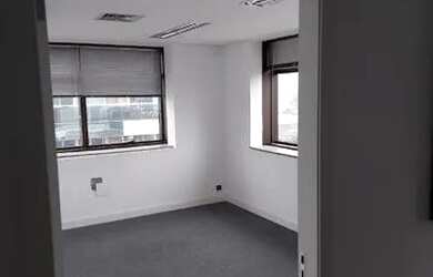 Imagem: O depósito possui 4 Vagas na garagem, 133m² de Área e está