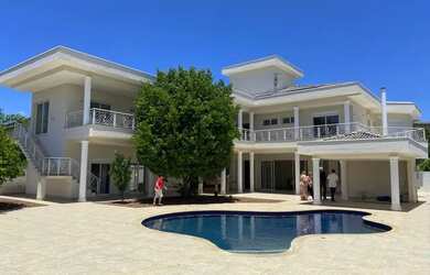 Imagem: A casa em condomínio possui 5 Dormitórios, 5 Banheiros, 5