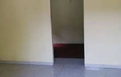 Imagem: A casa possui 1 Dormitório, 1 Banheiro, 1 Vaga na garagem e