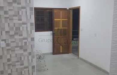 Imagem: A casa possui 3 Dormitórios, 2 Banheiros, 5 Vagas na garagem