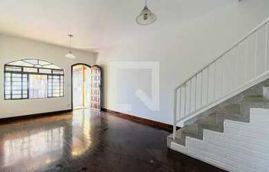 Imagem: A casa possui 2 Dormitórios, 2 Banheiros, 1 Vaga na garagem