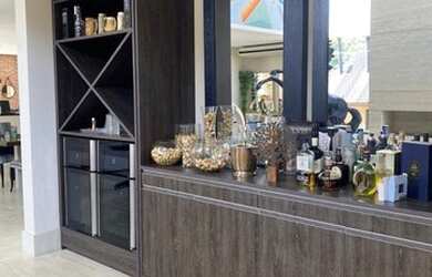 Imagem: A casa em condomínio possui 5 Dormitórios, 5 Banheiros, 5