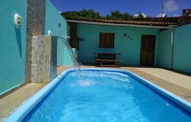 Imagem: A casa possui 3 Dormitórios, 2 Banheiros, 2 Vagas na garagem