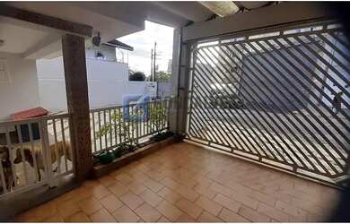 Imagem: A casa possui 2 Banheiros, 5 Vagas na garagem, 542m² de Área