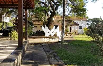 Imagem: A casa possui 5 Dormitórios, 5 Banheiros, 5 Vagas na garagem