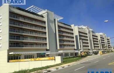 Imagem: O apartamento possui 1 Dormitório, 1 Banheiro, 2 Vagas na garagem