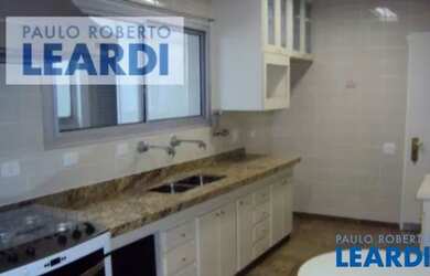 Imagem: O apartamento possui 4 Dormitórios, 5 Banheiros, 2 Vagas na