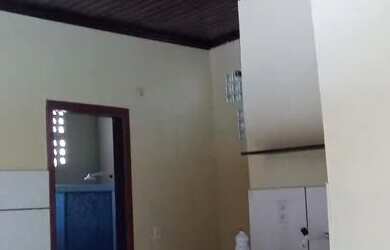 Imagem: A casa possui 2 Dormitórios e 1 Banheiro e está localizado