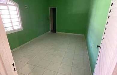 Imagem: A casa possui 2 Dormitórios, 2 Banheiros, 3 Vagas na garagem