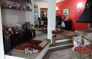 Imagem: A casa possui 5 Dormitórios, 3 Banheiros, 5 Vagas na garagem