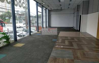 Imagem: O depósito possui 5 Vagas na garagem, 1.720m² de Área e