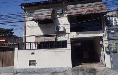 Imagem: A casa possui 3 Dormitórios, 3 Banheiros, 1 Vaga na garagem