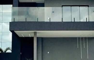 Imagem: A casa em condomínio possui 4 Dormitórios, 5 Banheiros, 2