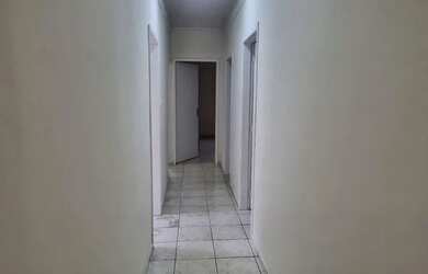 Imagem: A casa possui 4 Dormitórios, 3 Banheiros, 2 Vagas na garagem