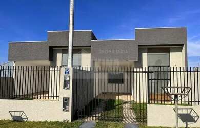 Imagem: A casa possui 3 Dormitórios, 1 Banheiro, 1 Vaga na garagem